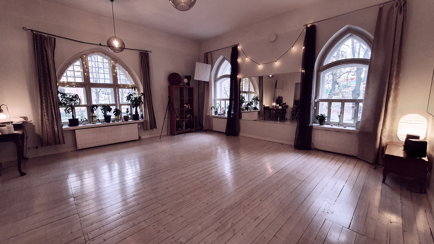 Juhlapaketti studiolla VARAUSMAKSU